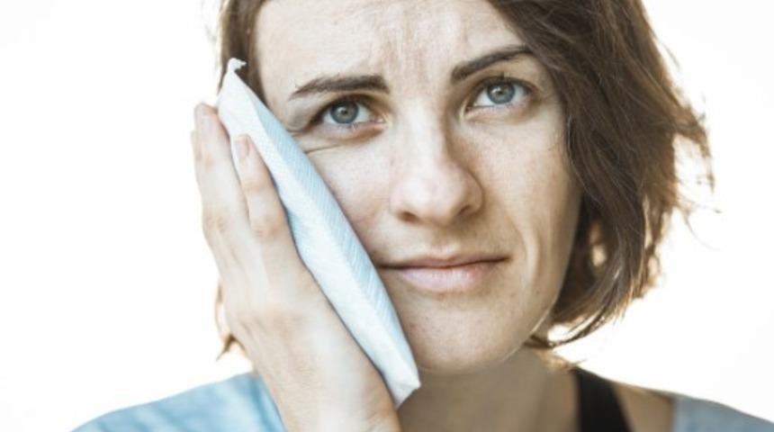 Diş eti şişmesine ne iyi gelir? Diş eti iltihabına iyi gelen doğal yöntemler nelerdir?