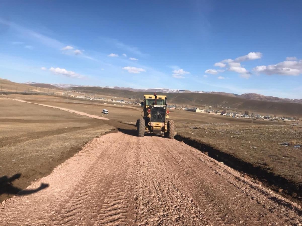 &Ccedil;aldıran Belediyesinden stabilize yol &ccedil;alışması