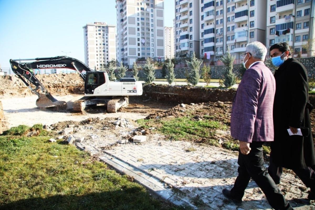 Battalgazi semt k&uuml;t&uuml;phanesi i&ccedil;in ilk kazma vuruldu