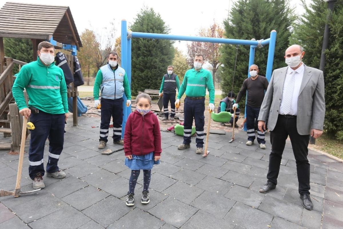 K&uuml;&ccedil;&uuml;k &ccedil;ocuğun isteğini Başkan Atay yerine getirdi