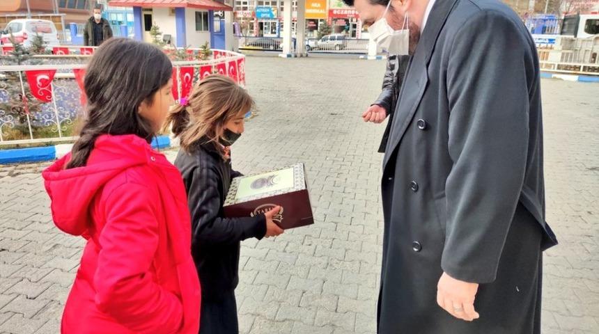 Savcı Sayan&rsquo;dan Evin&rsquo;e doğum g&uuml;n&uuml; s&uuml;rprizi