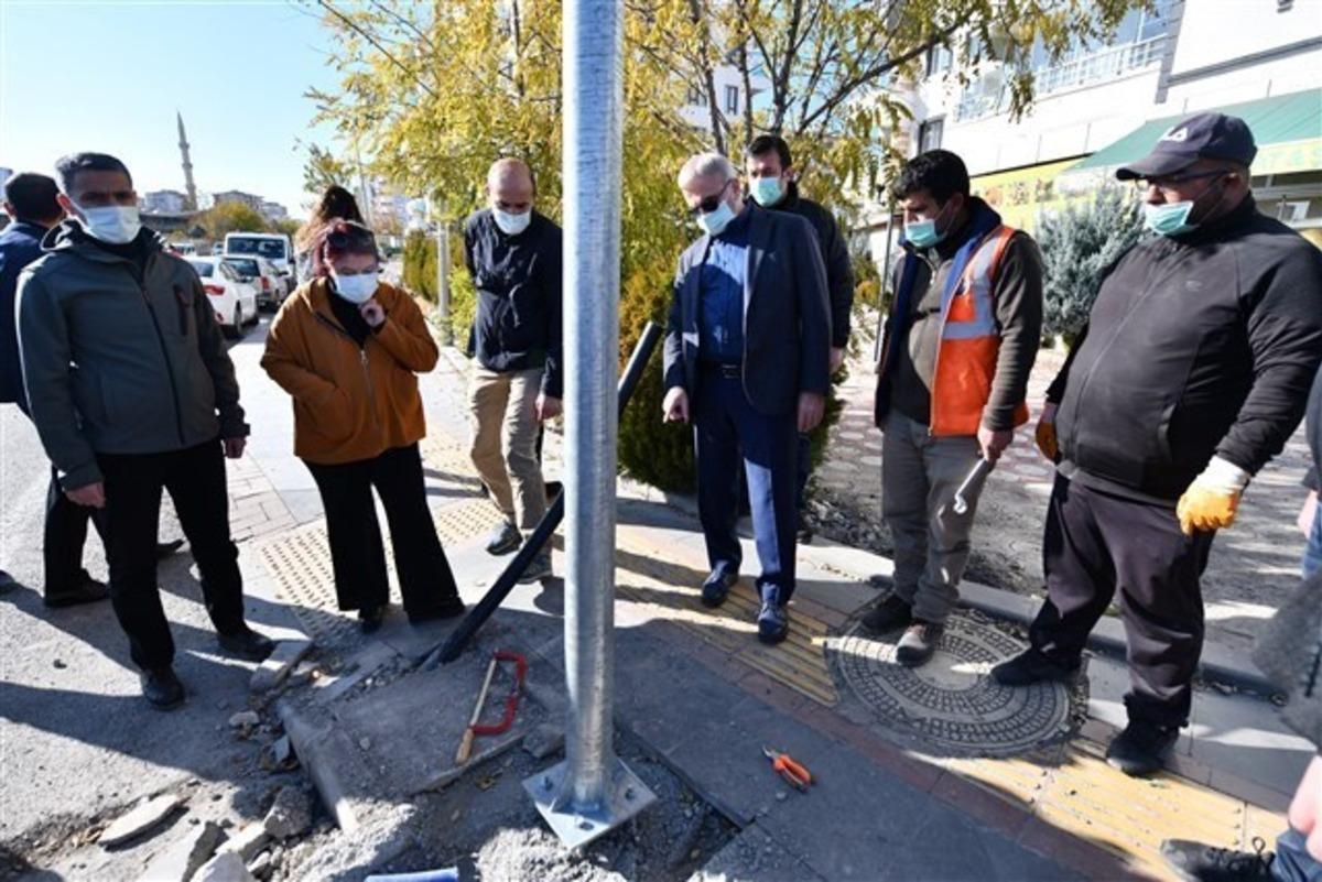 Vali Karaloğlu asfalt &ccedil;alışmalarını inceledi