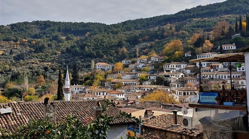Sokağa çıkma yasağında ‘kıyamet köyü’nde konaklamayı tercih ettiler! Şirince nerede, nereye bağlı? Şirince’de gezilecek yerler