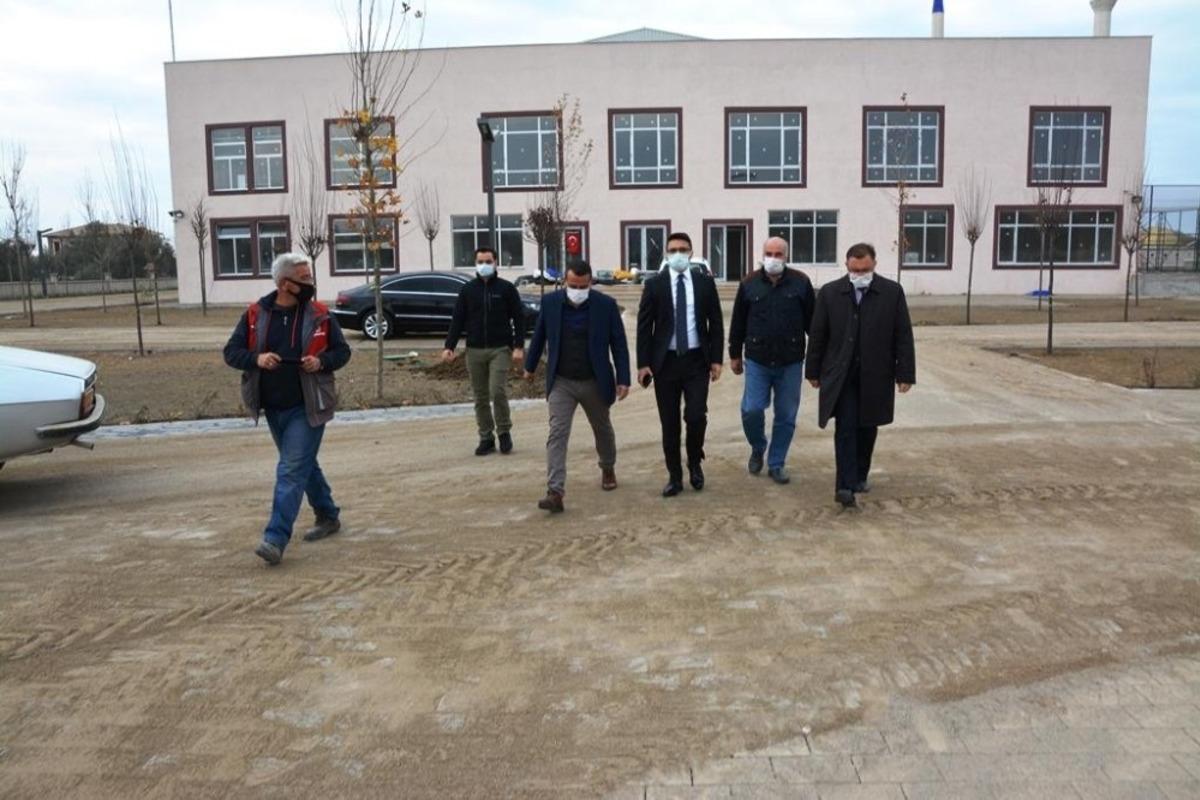 Kaymakam &Uuml;nsal, Edremit 750 kişilik kapalı spor salonunda incelemelerde bulundu