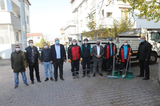 Başkan Bıyık, hafta sonu temizlik ve bakım onarım çalışmalarını denetledi