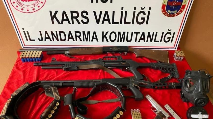Kağızman&rsquo;da jandarmadan şafak operasyonu!