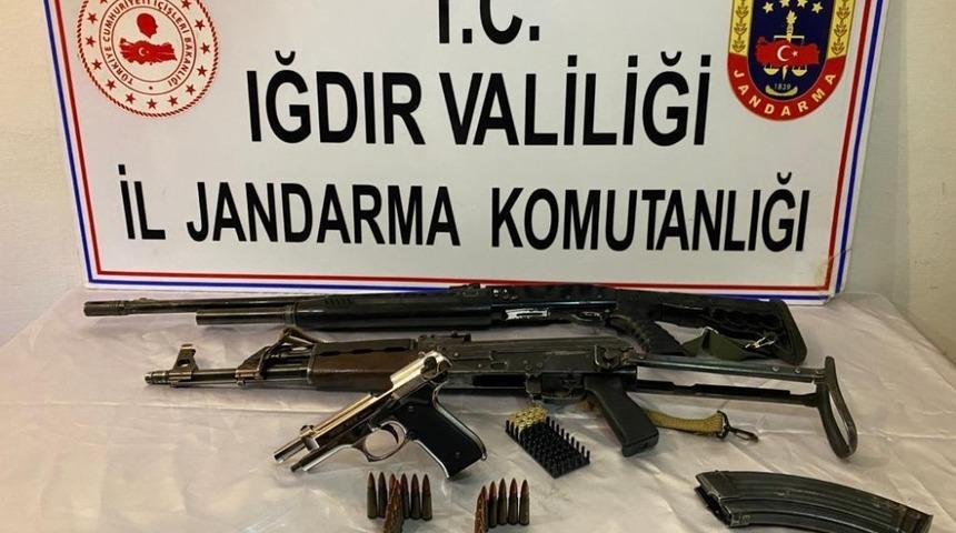 Iğdır&rsquo;da silah ka&ccedil;ak&ccedil;ılığı: 1 g&ouml;zaltı