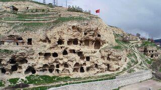 Apartman Mağaralar zamana meydan okuyor