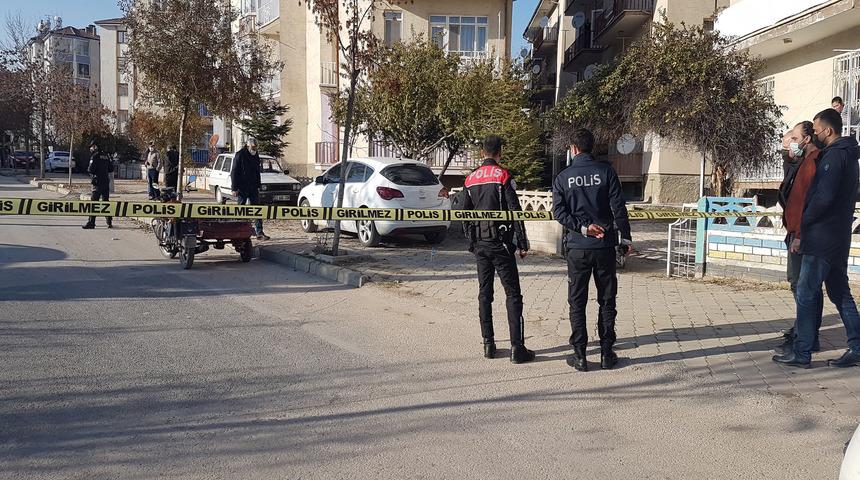 Sosyal medya üzerinden tartıştığı kadını iş yerine çağırıp vurdu