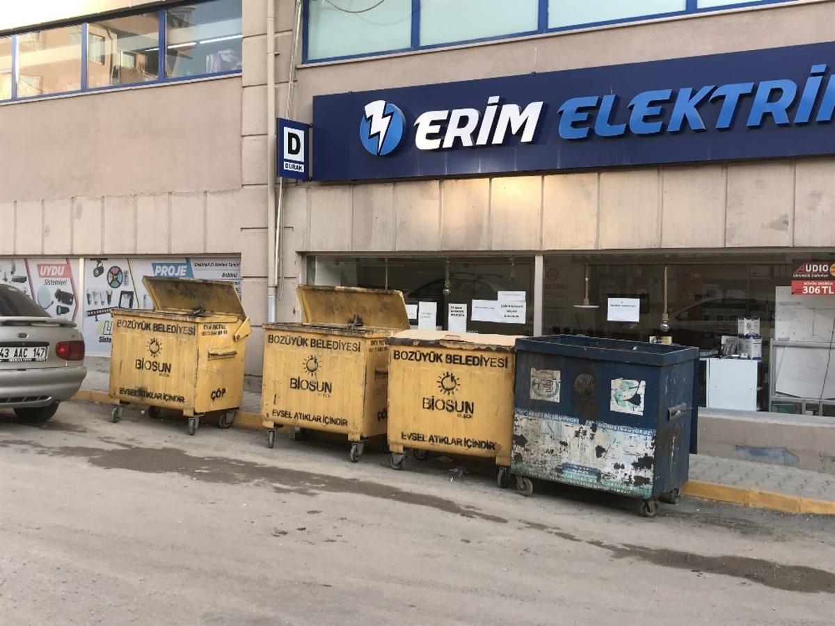 Dolmuş durağı adeta &ccedil;&ouml;p konteynerleriyle dolduruldu