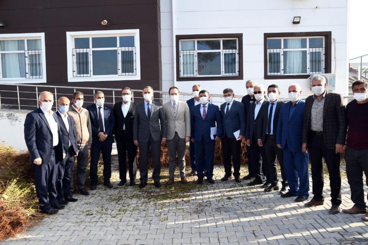 Samsatlı &ccedil;ift&ccedil;ilere 20 bin adet nar fidesi dağıtıldı