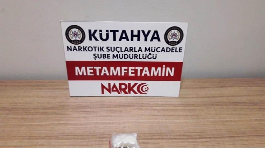 K&uuml;tahya&rsquo;da uyuşturucu ile yakalanan 3 kişi g&ouml;zaltına alındı