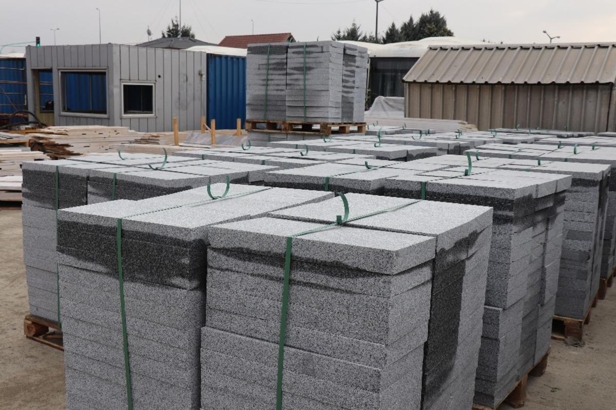 Millet Bah&ccedil;esinde D&uuml;zce&rsquo;nin doğal taşları kullanılacak
