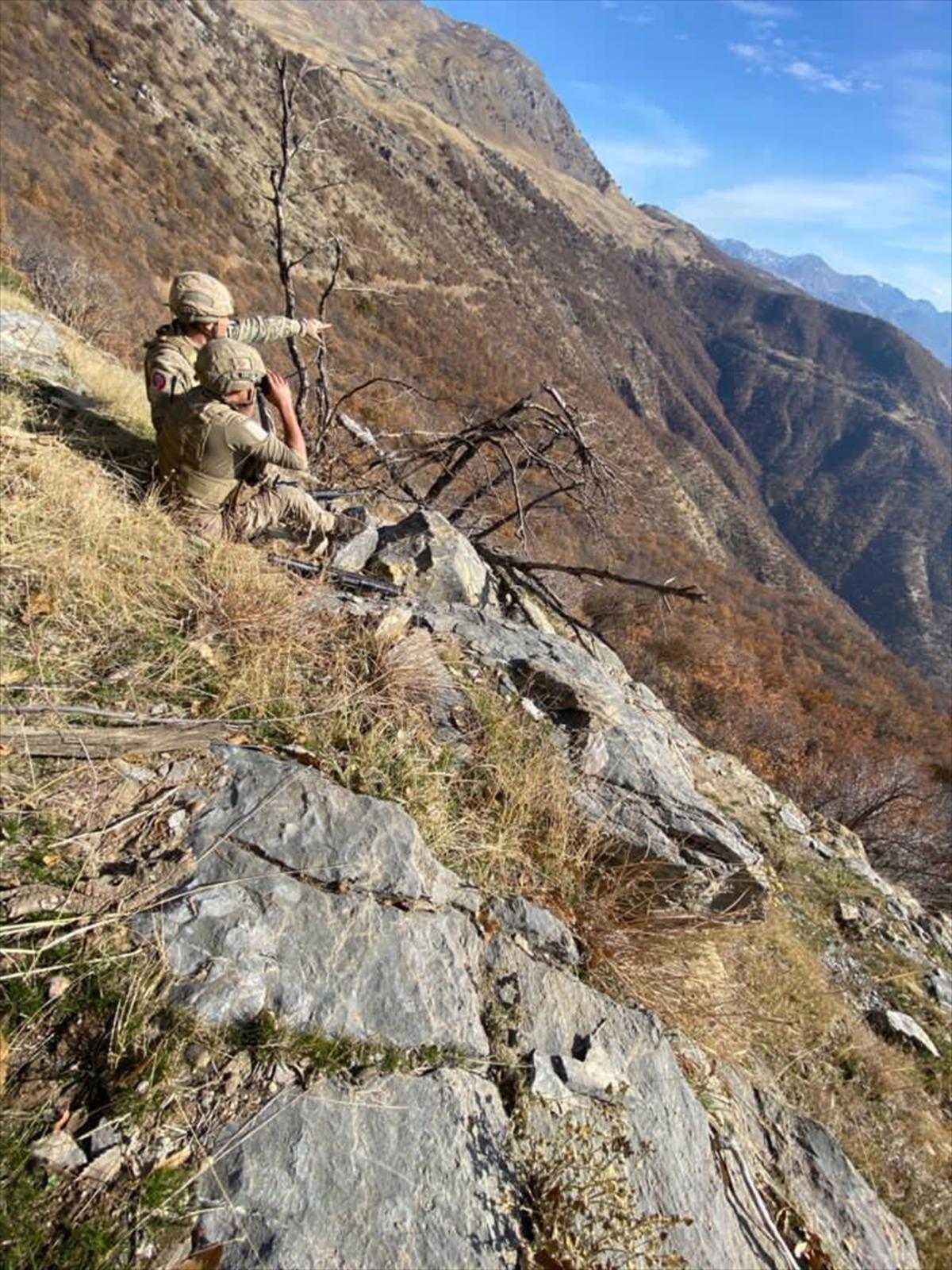 Bitlis'te PKK'ya y&ouml;nelik operasyonda silah, patlayıcı ve m&uuml;himmat ele ge&ccedil;irildi