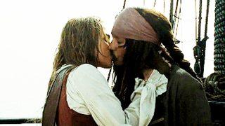 Johnny Depp ile Keira Knightley’nin öpüşme çıkmazı: Biri 'memnunum' dedi ama diğeri çok rahatsız olmuş 