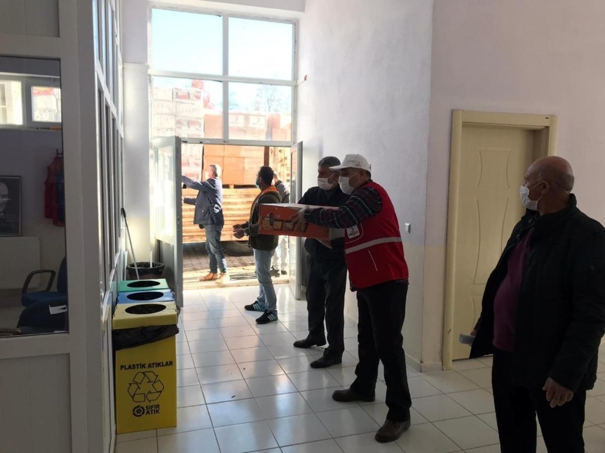 Tuncelili depremzedelere ısıtıcı ve hijyen paketi desteği