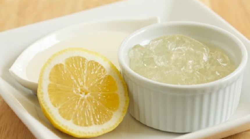 D&uuml;nyaca &uuml;nl&uuml; mankenlerin podyum &ouml;ncesi uyguladığı &ccedil;abuk maske