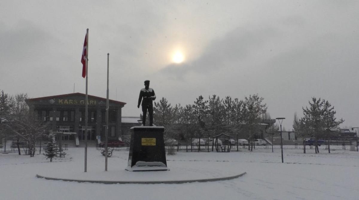 Kars&rsquo;ta kar yağışı etkili oluyor
