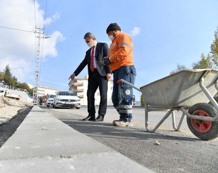 Malayı eline aldı, bordür taşı döşedi G2