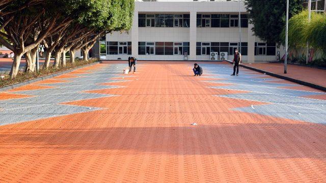 Macit Özcan Spor Kompleksi renkli asfaltla yenilendi