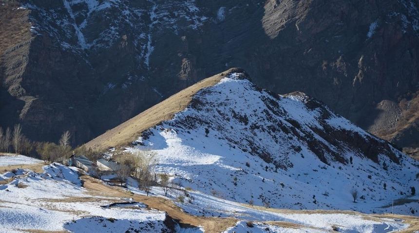 Tunceli dağlarında kış, ovalarında sonbahar havası yaşanıyor