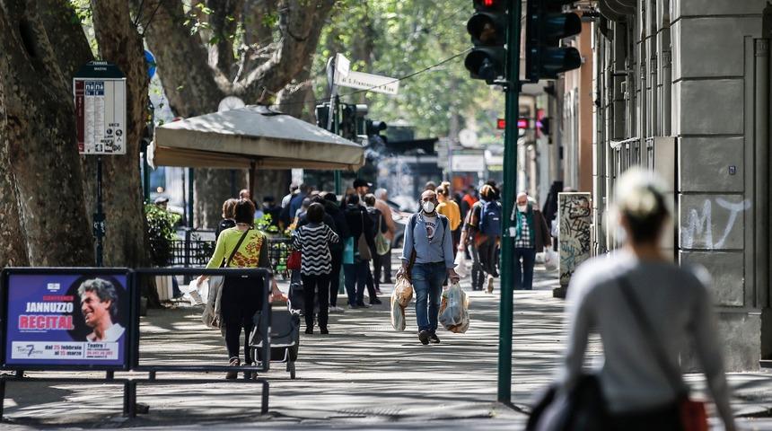 Karısına kızıp İtalya'nın yarısını y&uuml;r&uuml;yen adama korona cezası