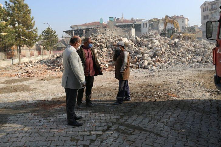 Müdür Başyiğit, yıkımı devam eden okulları inceledi G5