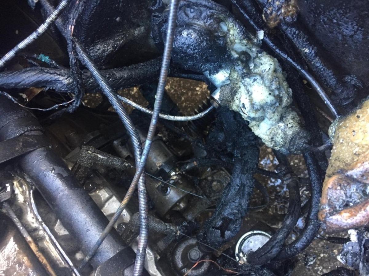 Seyir halindeki ara&ccedil; alev aldı