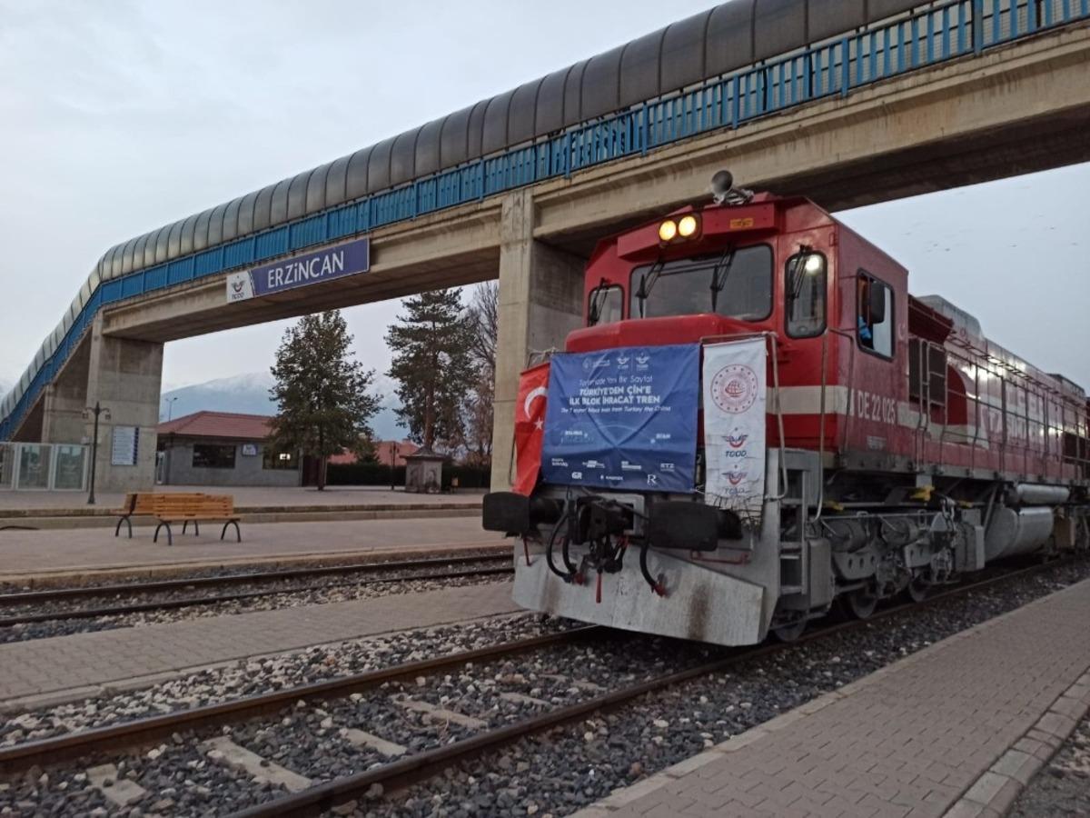 T&uuml;rkiye&rsquo;den &Ccedil;in&rsquo;e giden ilk ihracat treni Erzincan&rsquo;dan ge&ccedil;ti
