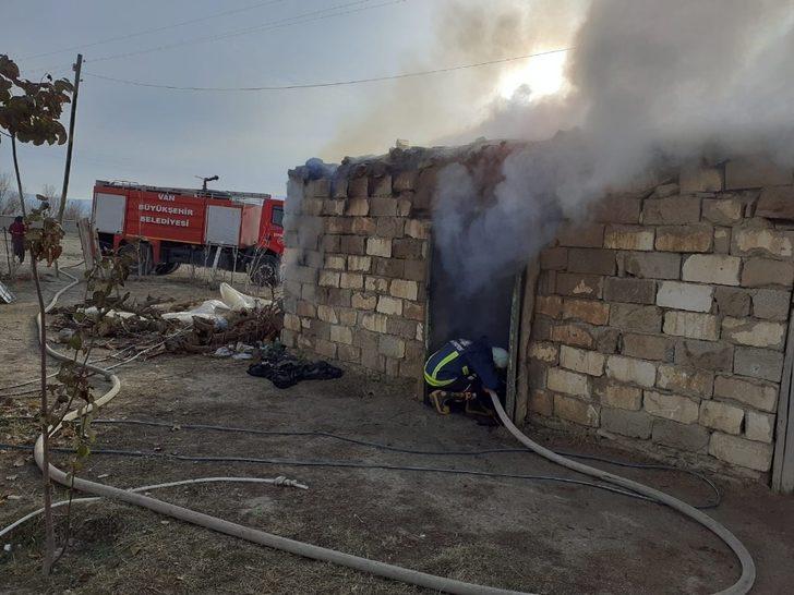 Gürpınar’da tandır evi yangını G1