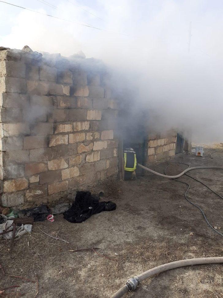 Gürpınar’da tandır evi yangını G3