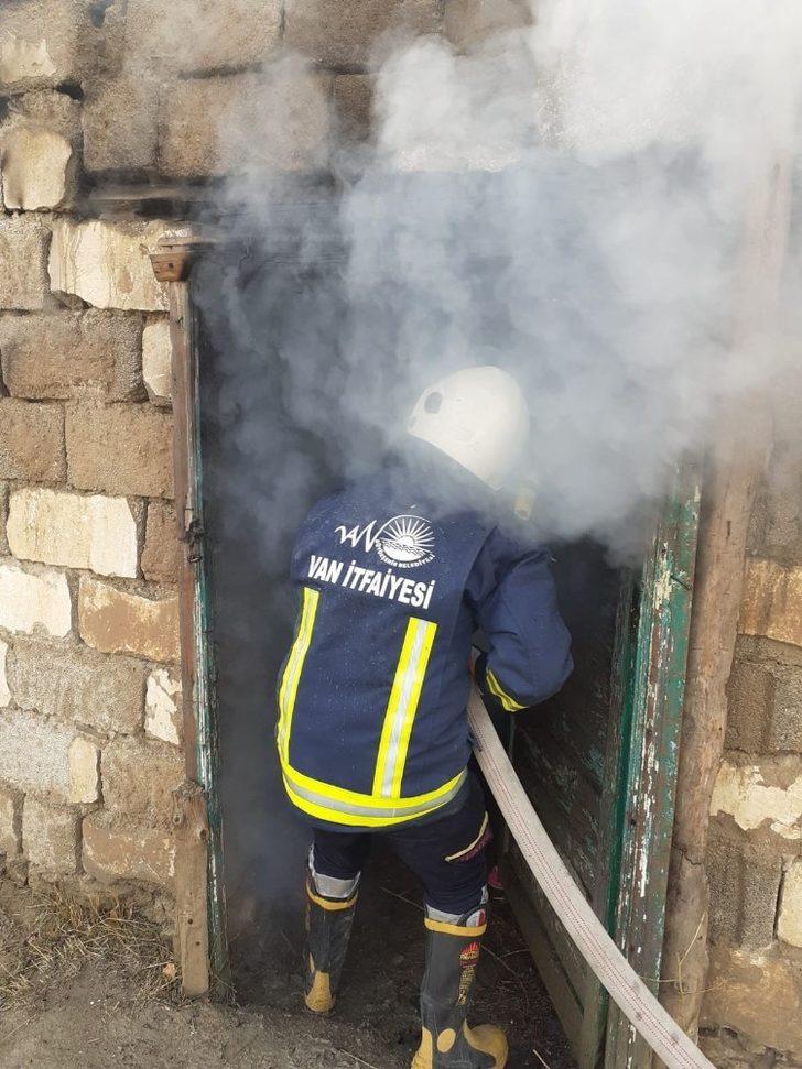Gürpınar’da tandır evi yangını G4