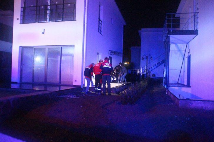 Elektrik kesilince 5 metrelik çukura düştü G2