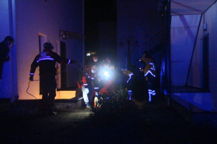 Elektrik kesilince 5 metrelik çukura düştü G4