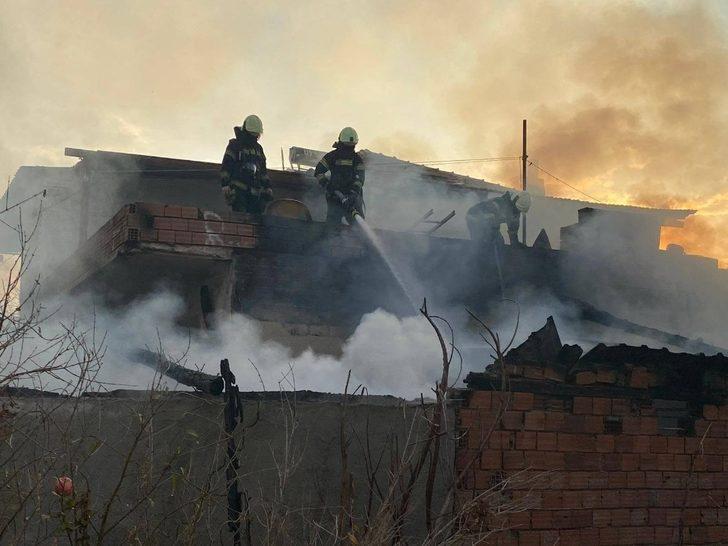 Tek katlı ev alevlere teslim oldu G1