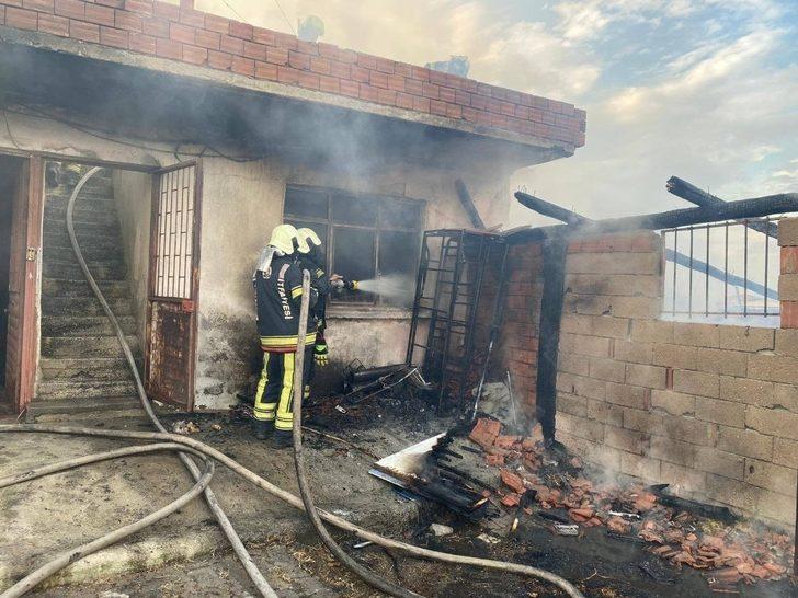Tek katlı ev alevlere teslim oldu G4