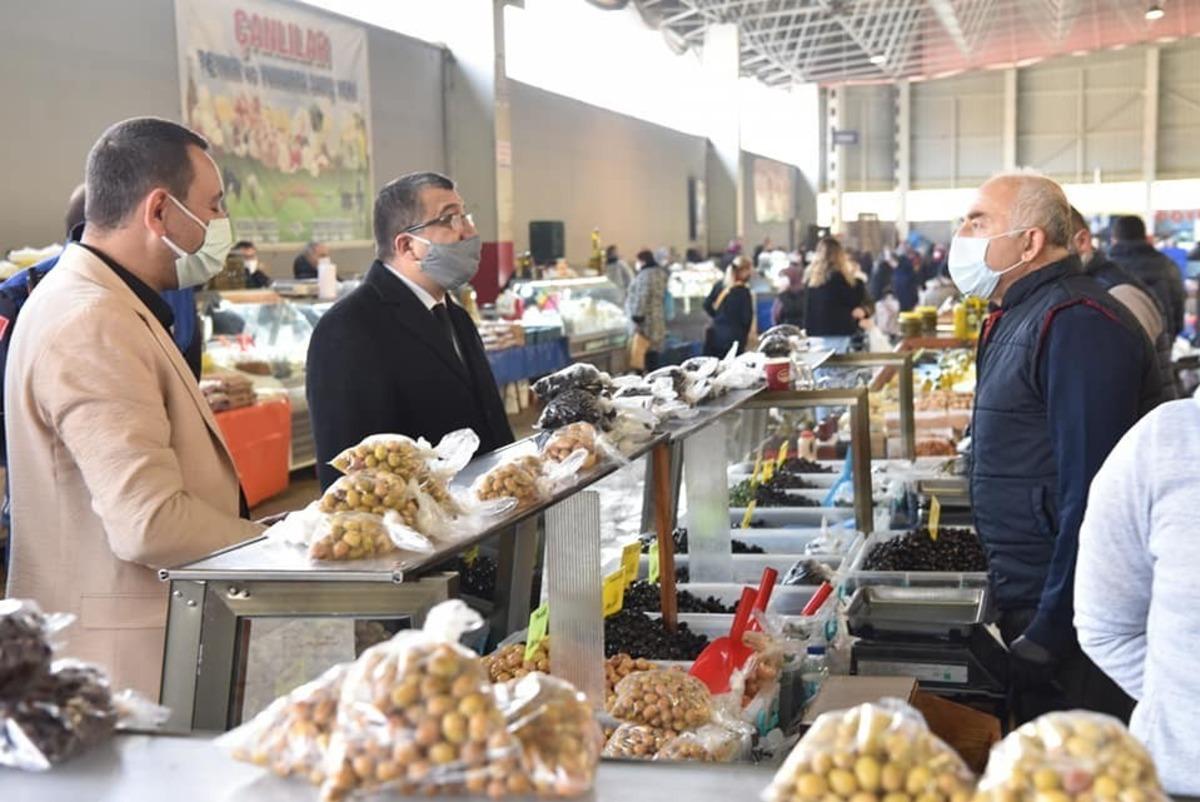 Başkan &Ouml;z halk pazarını inceledi
