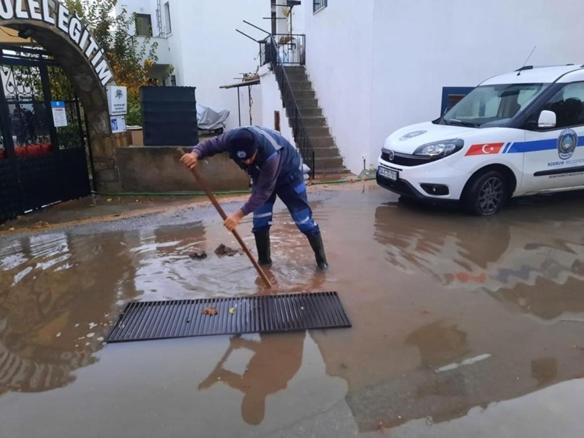 B&uuml;y&uuml;kşehirden Bodrum su baskınlarına m&uuml;dahale