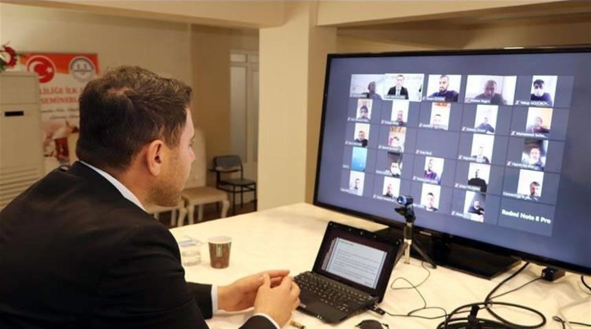 Din g&ouml;revlilerine online seminer verildi