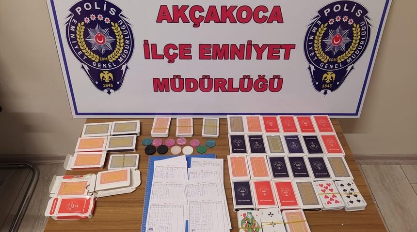 D&uuml;zce'de kumar oynayan 9 kişiye 47 bin 475 lira ceza kesildi