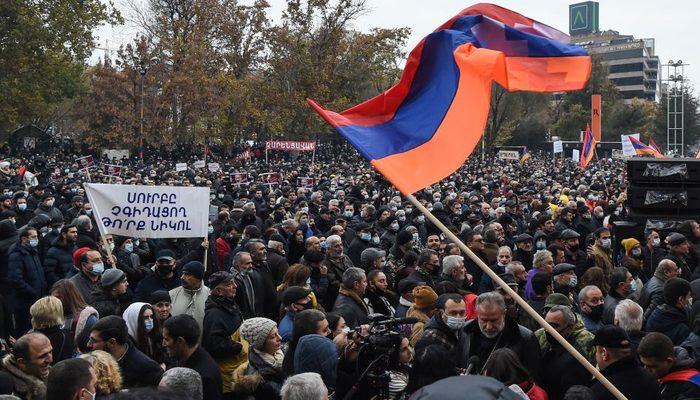 Ermenistan'da protestocular, Paşinyan'ın istifa etmemesi üzerine tekrar sokağa indi