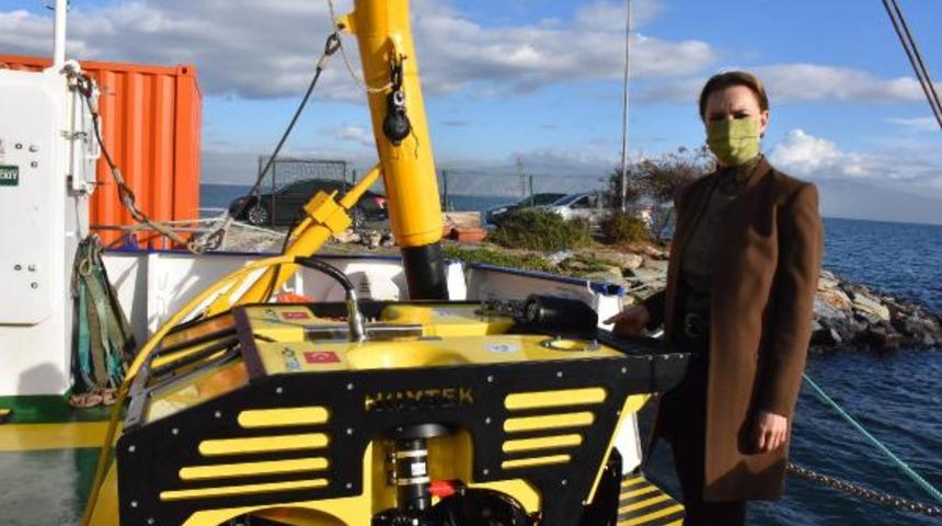 İzmir'de Fo&ccedil;a a&ccedil;ıklarında savaş gemisi batığı bulundu