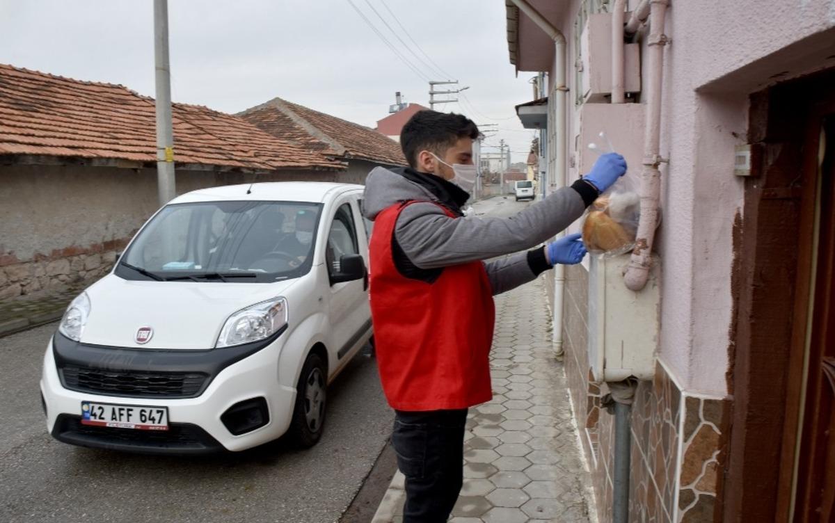 Aşevi koronavir&uuml;s hastalarının yanında