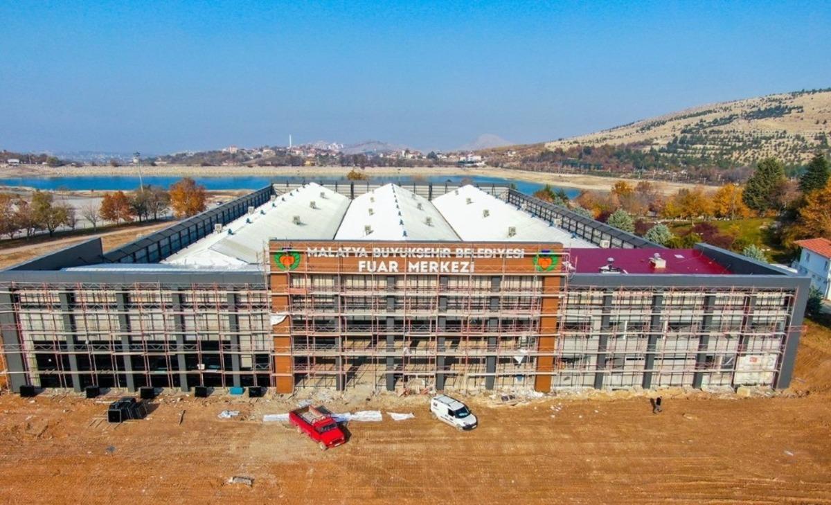 Yeni kongre ve fuar merkezinde &ccedil;alışmalar t&uuml;m hızıyla ilerliyor