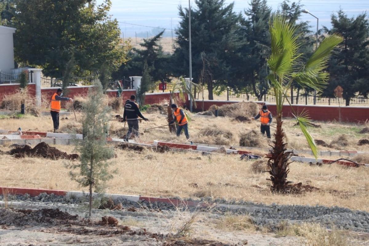 Şehitliğe 15 d&ouml;n&uuml;ml&uuml;k park