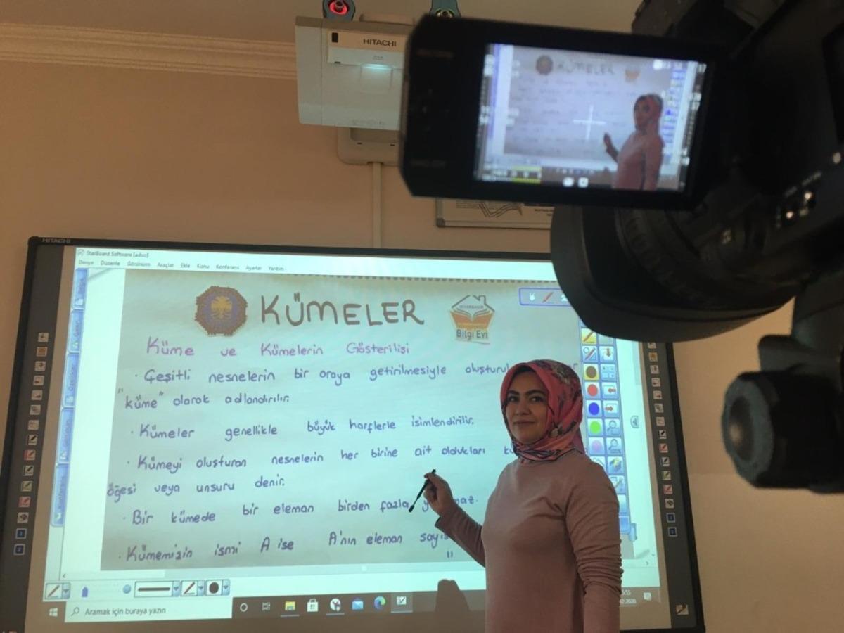 Diyarbakır B&uuml;y&uuml;kşehir Belediyesi, uzaktan eğitimle &ouml;ğrencilere kucak a&ccedil;tı