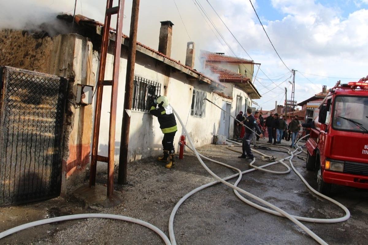 Kula&rsquo;da korkutan yangın