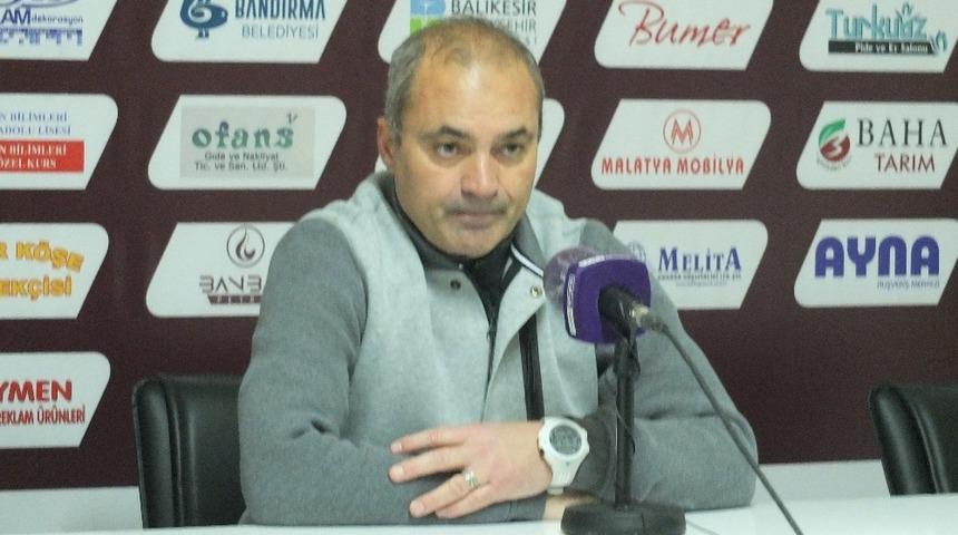 Erkan S&ouml;zeri: "Siyah ve beyaz kadar ayrı iki yarı oynadık"