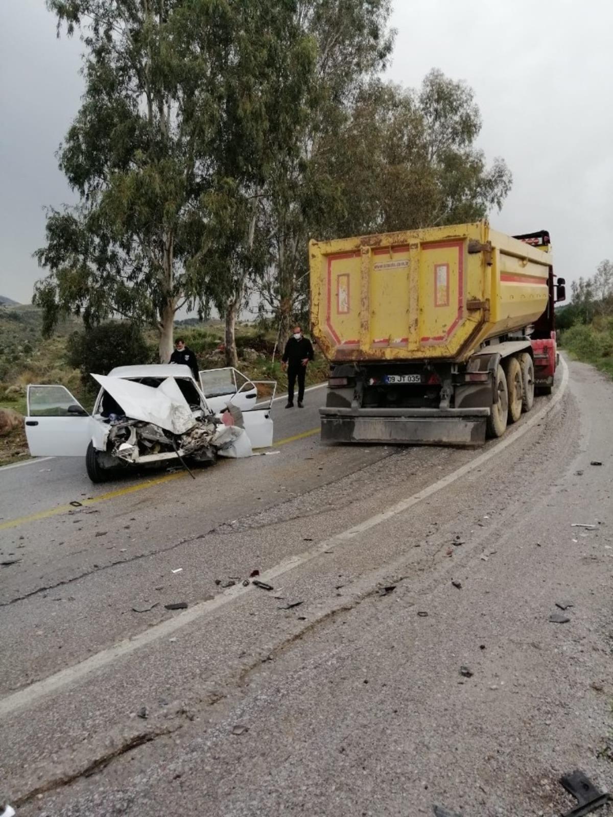Kamyon otomobili ezip ge&ccedil;ti