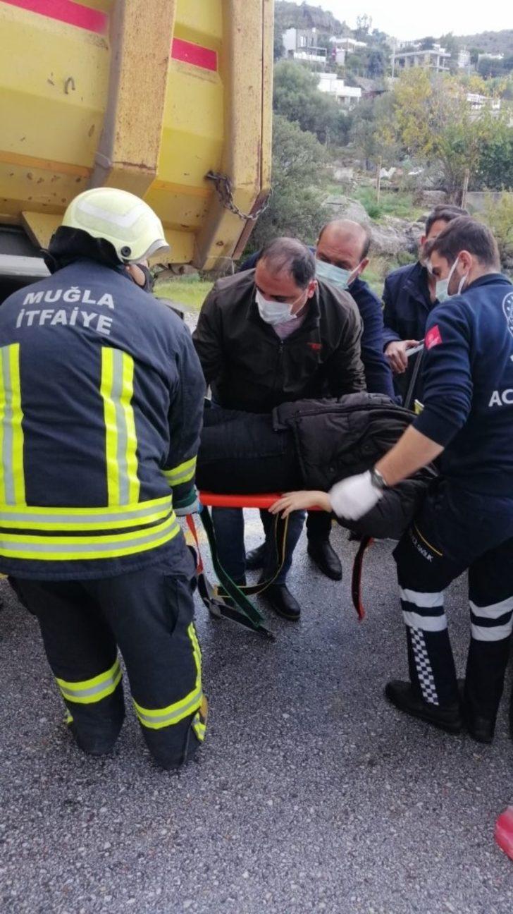 Kamyon otomobili ezip geçti G4